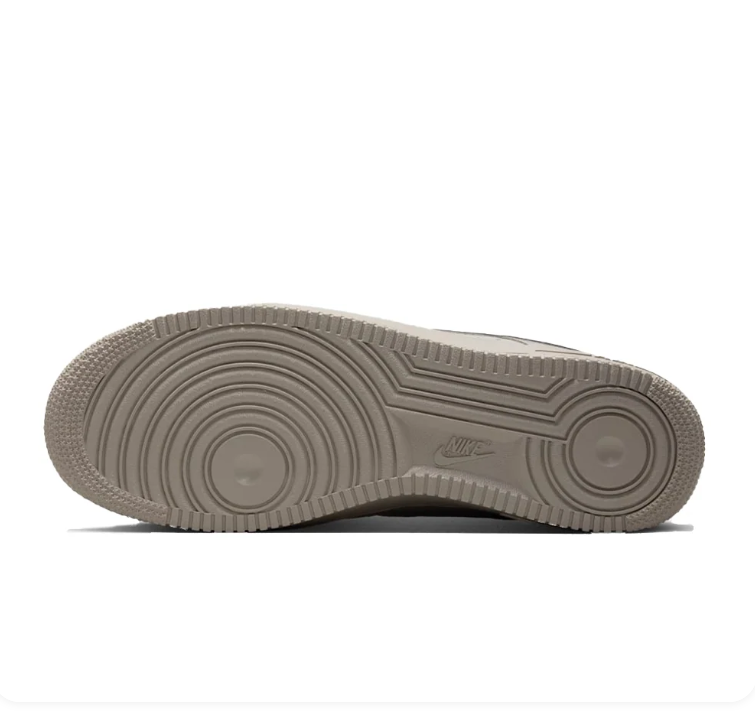 Nike Low-Top Sneakers – Monochrome Taupe