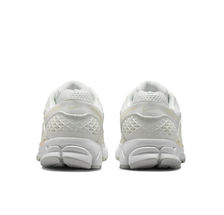 Nike White & Cream Mesh Low-Top Sneakers
