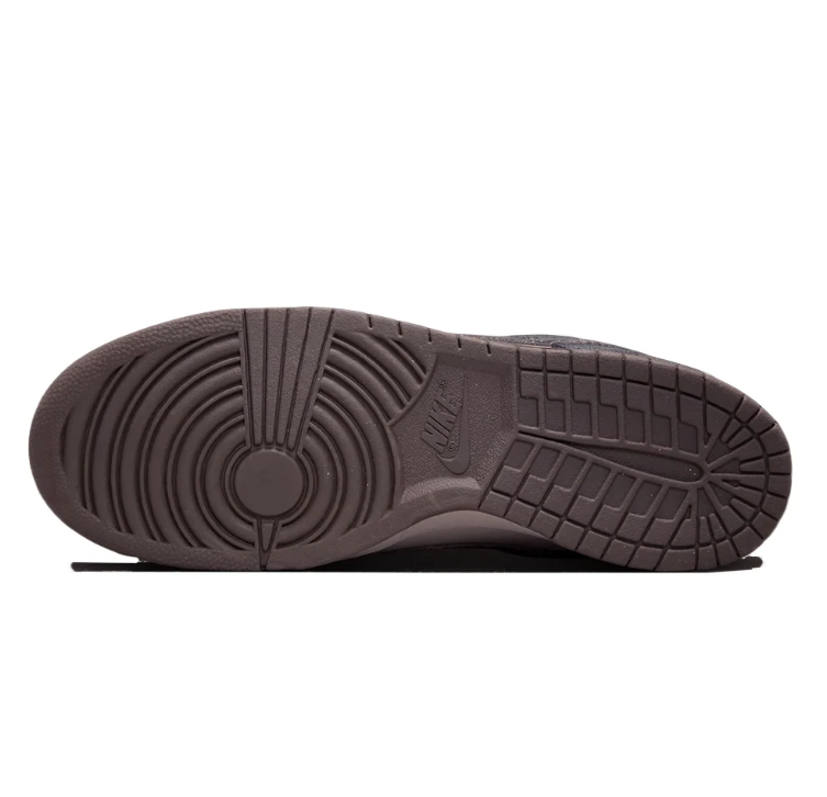 Nike Low-Top Sneakers – Charcoal & Stone Textured Design